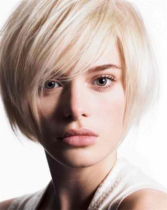 Coiffures pour femmes pour cheveux mi-longs pour un visage rond